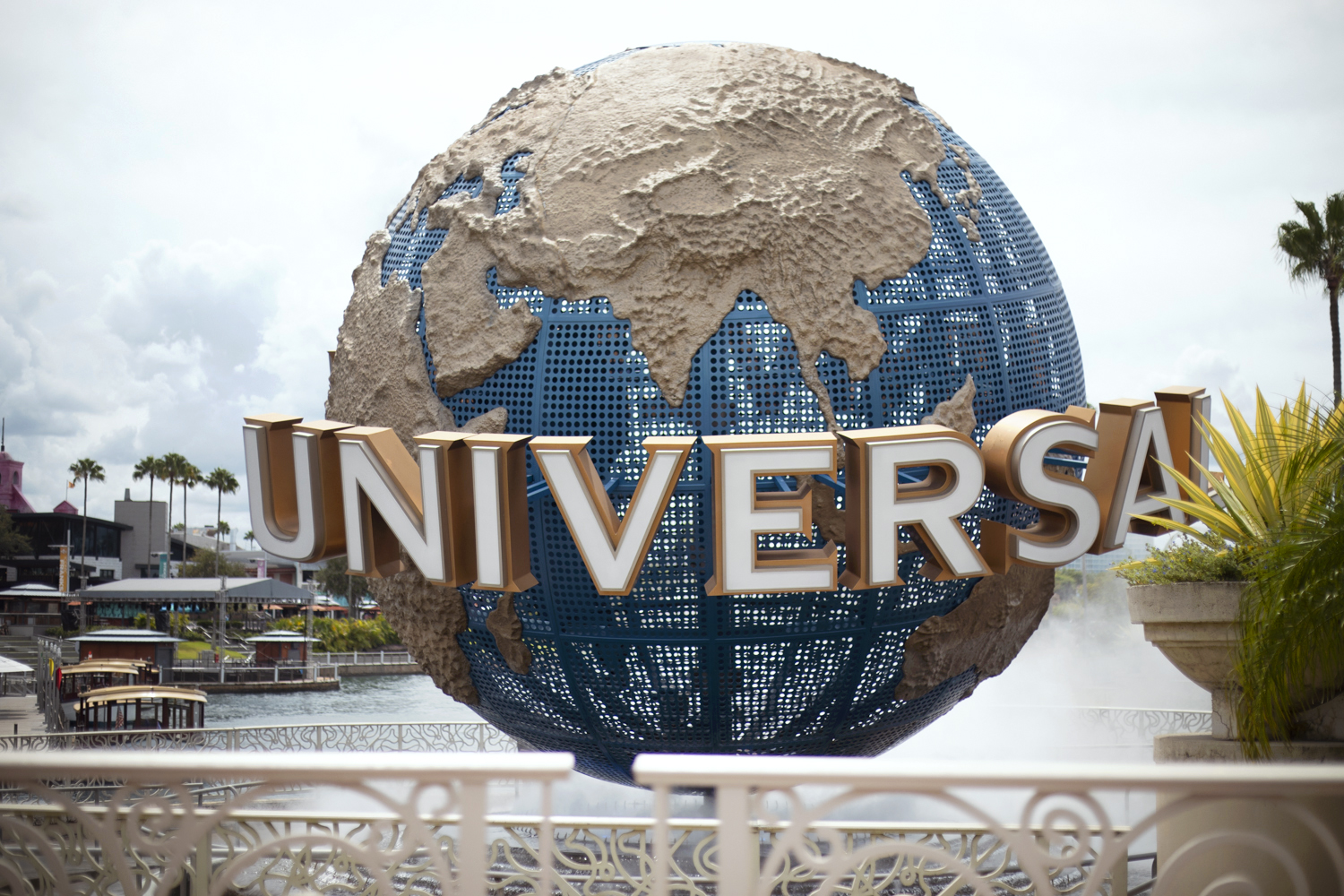 The globe icon at the Universal Orlando entrance.